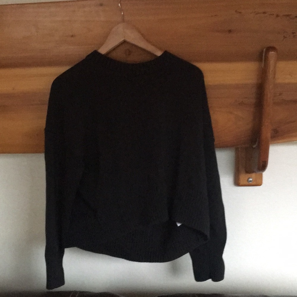 Everlane black sweater 😎